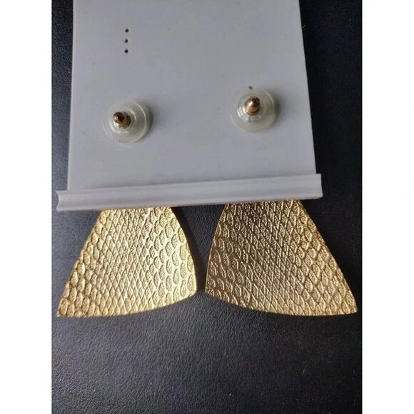 Capri Vintage Etched Goldtone Triangle Statement Earrings - Picture 3 of 4